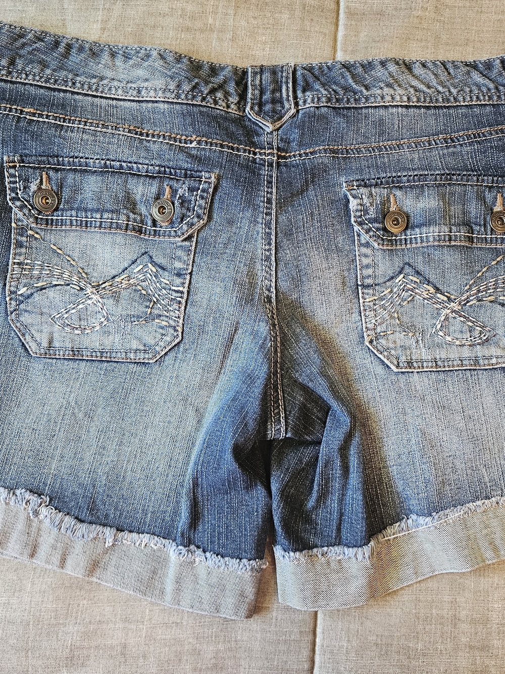 Maurices Blue Denim Frayed Hem Women’s Shorts - Picture 2 of 7